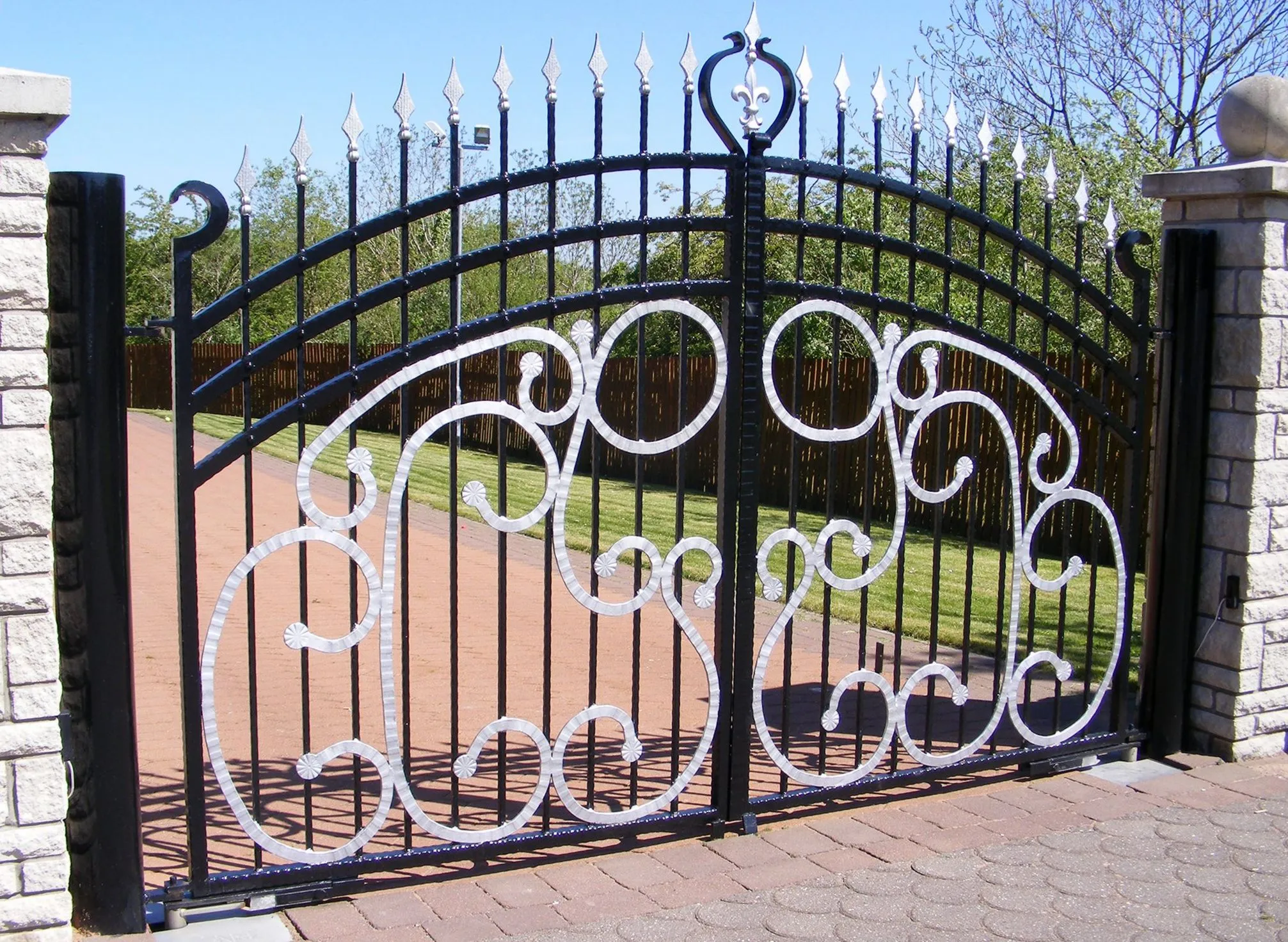 Commercial barrier gate installation in Laredo, TX
