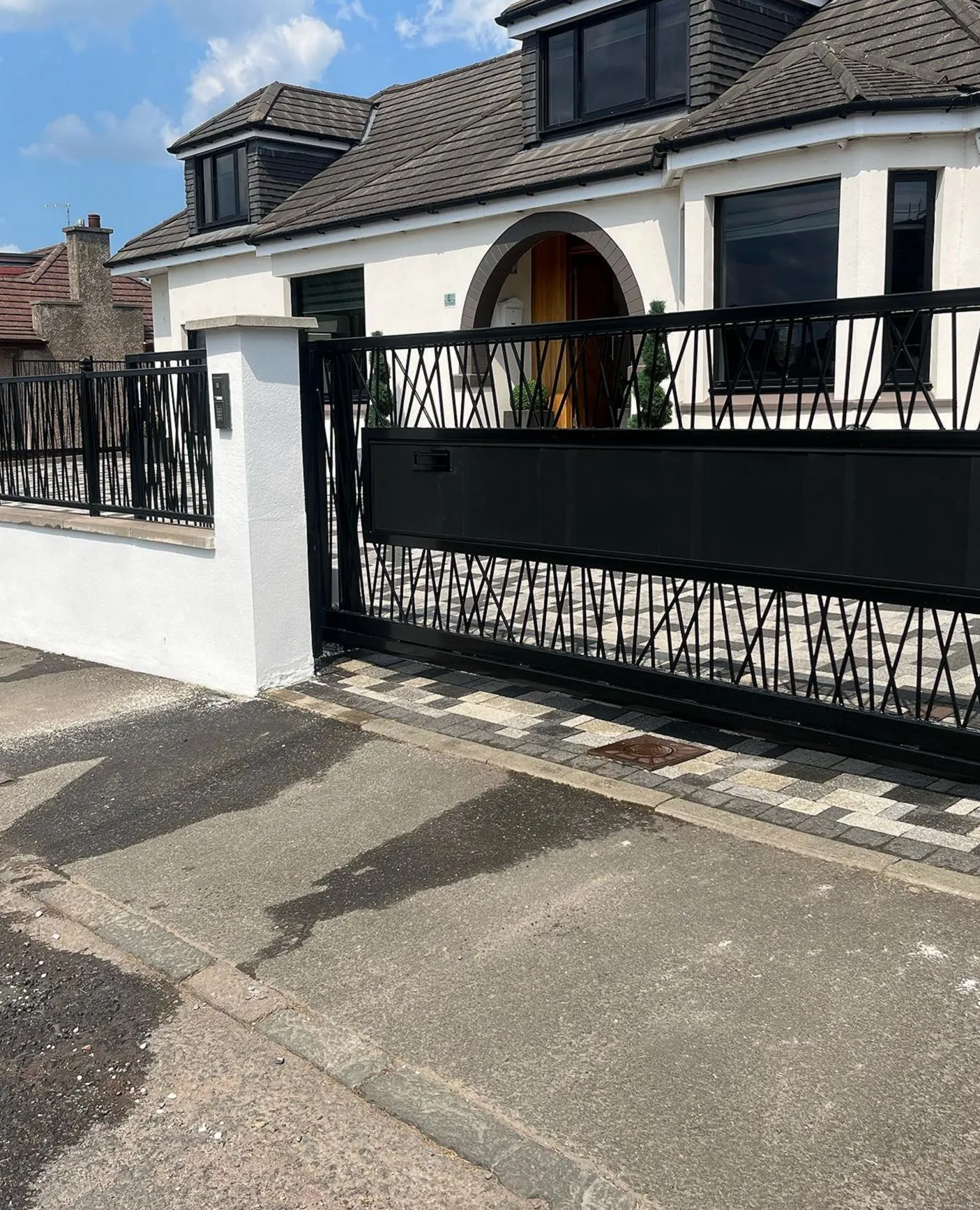 Ranch entry gate installation in Webb County, TX